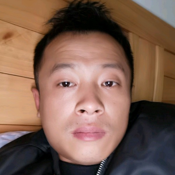 微笑的绿茶的照片