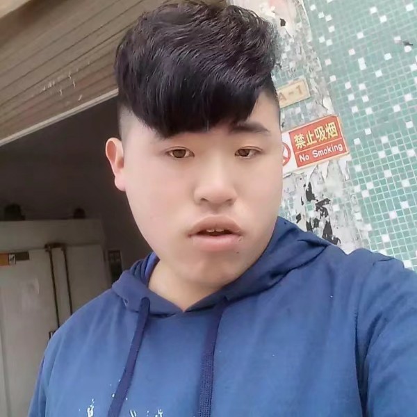 曾经挽手跳跳糖的照片