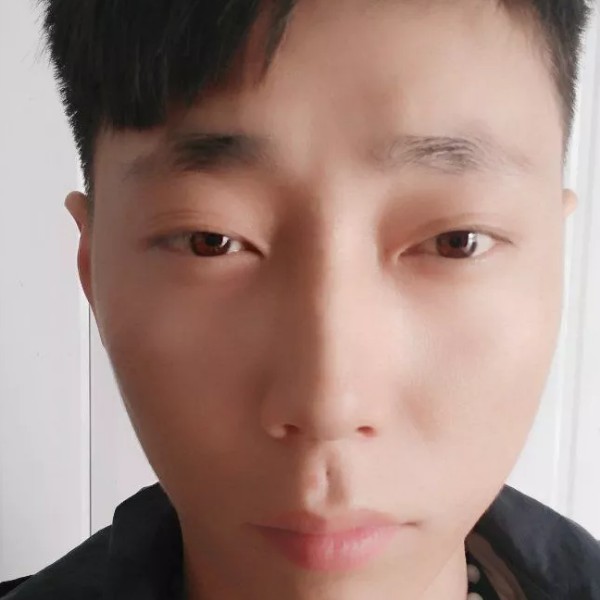 一个人与鱼的照片