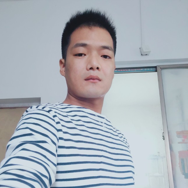 草莓打可靠的照片