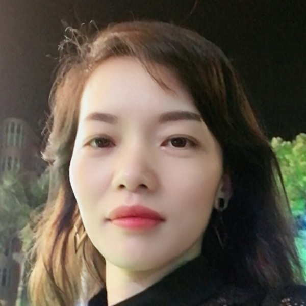 谌谌的照片