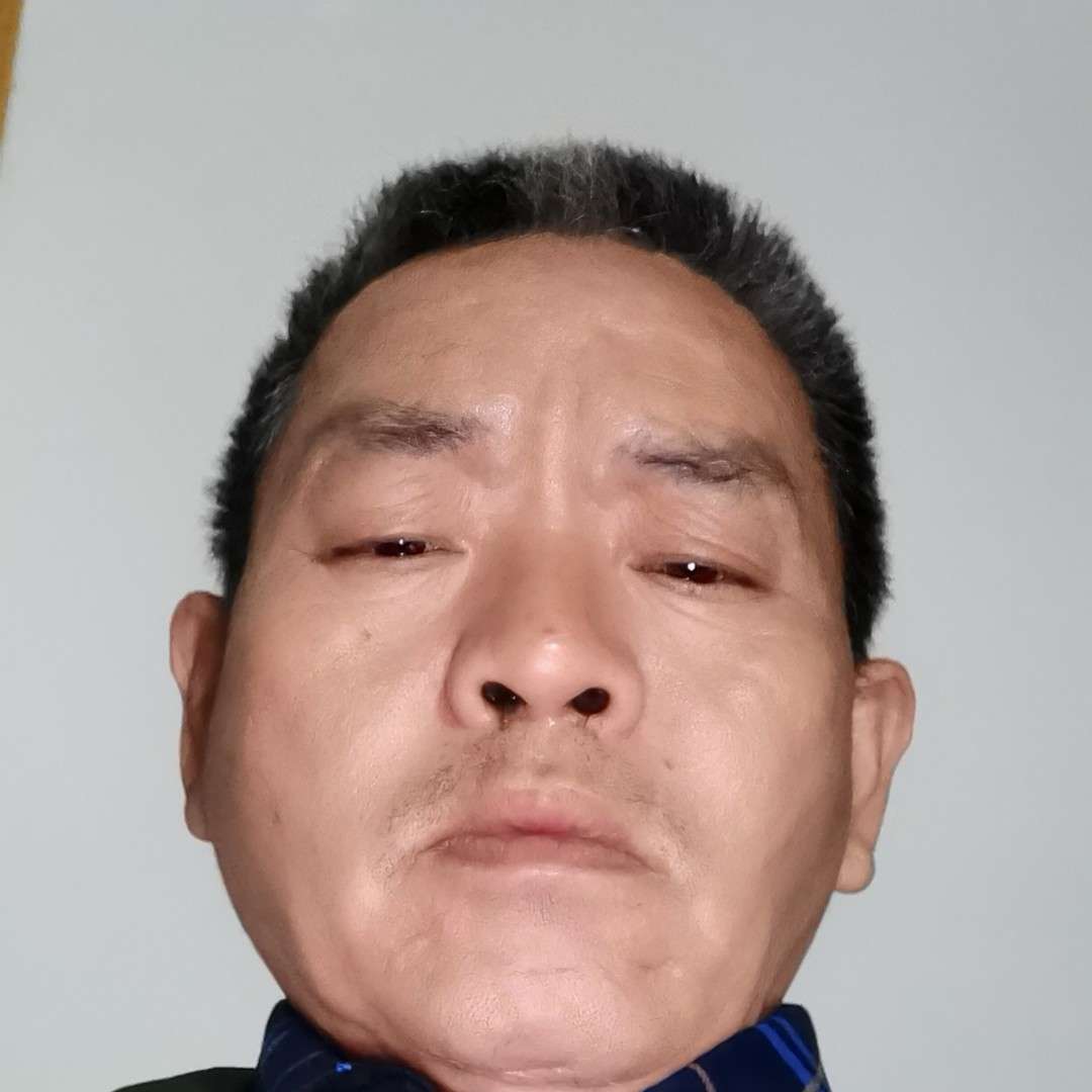 千里马神勇和涟漪的照片