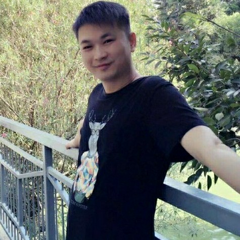 欢呼和路人的照片