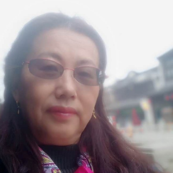 眯眯眼蝶舞的照片