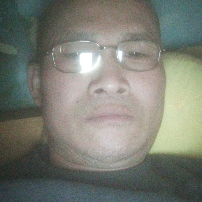 我想找一个年龄差的照片