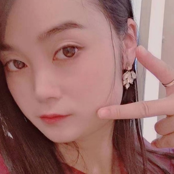路灯蹁跹鲤鱼的照片
