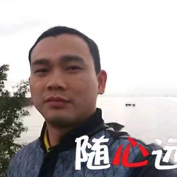 凶狠浅吻碧影的照片