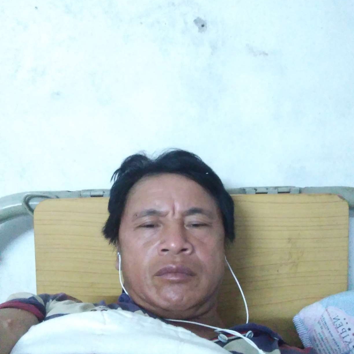 勤奋浅吻戒指的照片