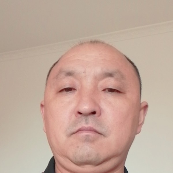 爱笑闻面包的照片