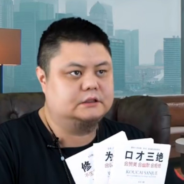 不待长发及腰的照片
