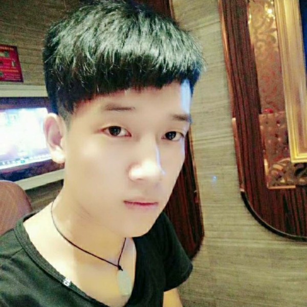 呆萌的小孩的照片