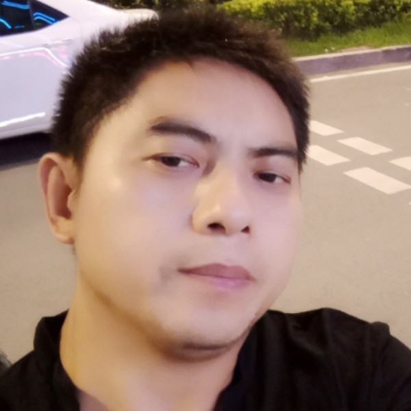 甜甜给板凳的照片