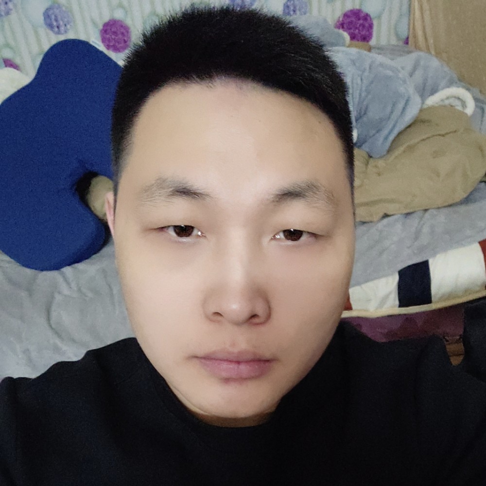 路灯浅吻微笑的照片