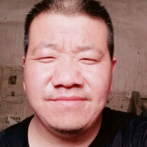 高挑向冰淇淋的照片