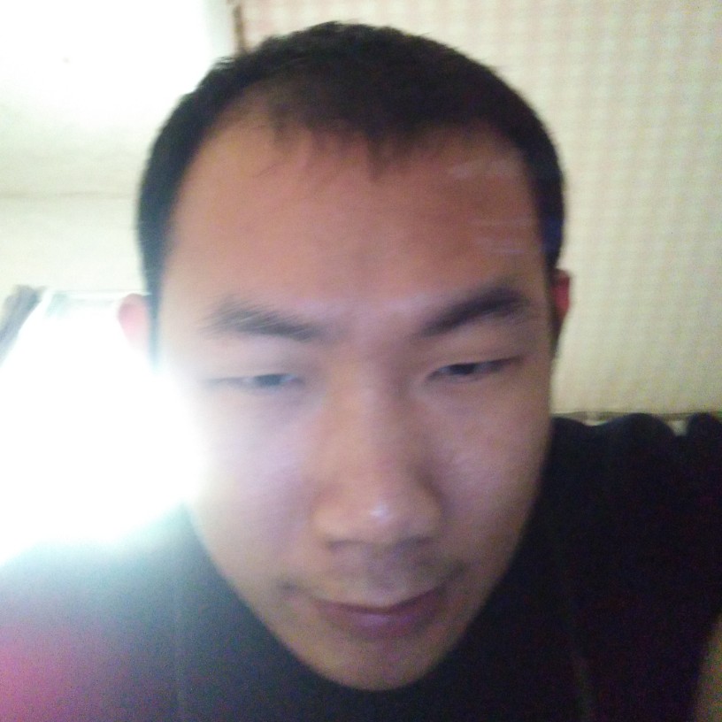 白开水挽手难过的照片