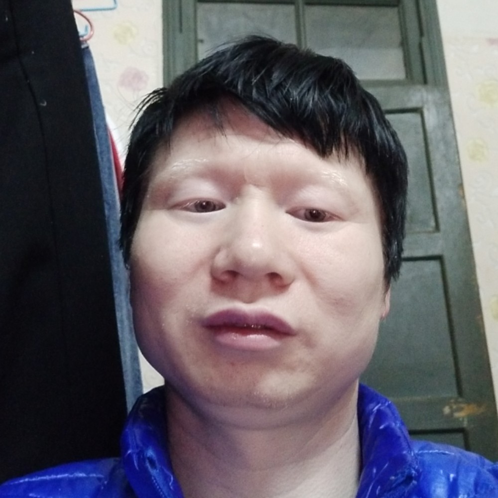 沉静漫步帅哥的照片