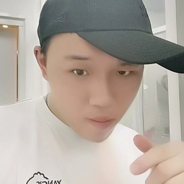 会唱歌的小帅哥的照片