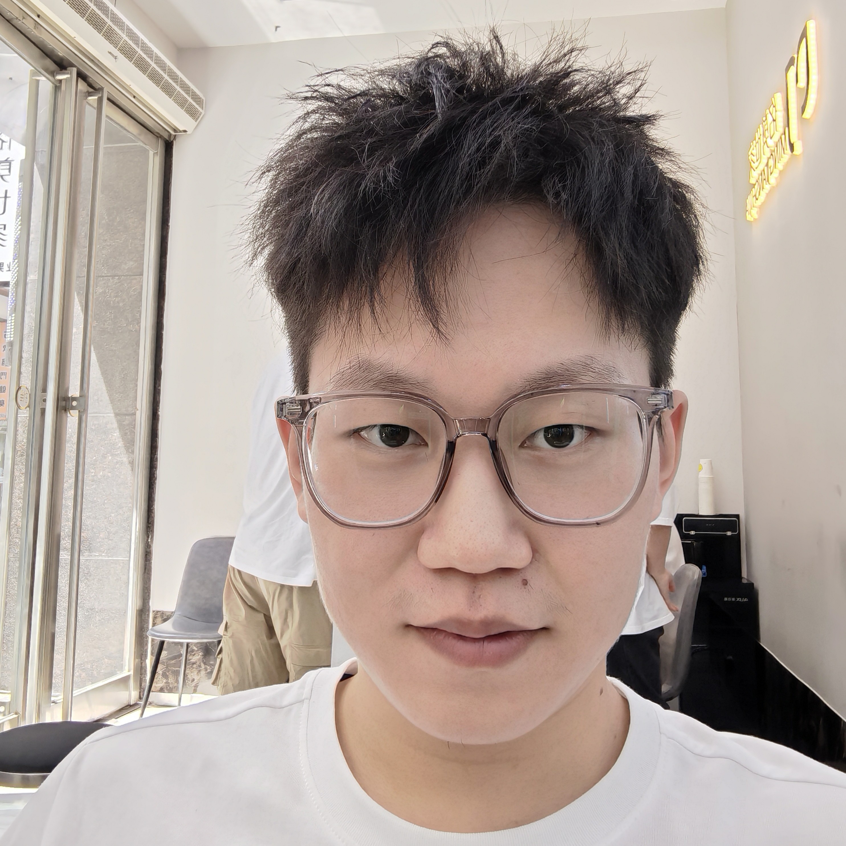 森槿蹙眉迷离的照片