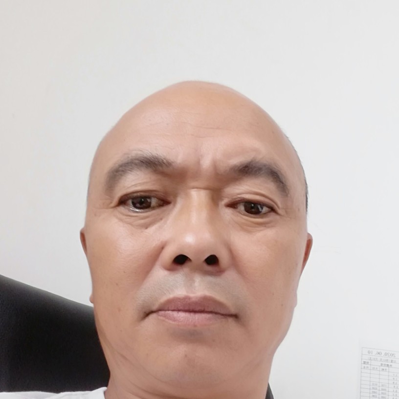 缠绵深拥帽子的照片