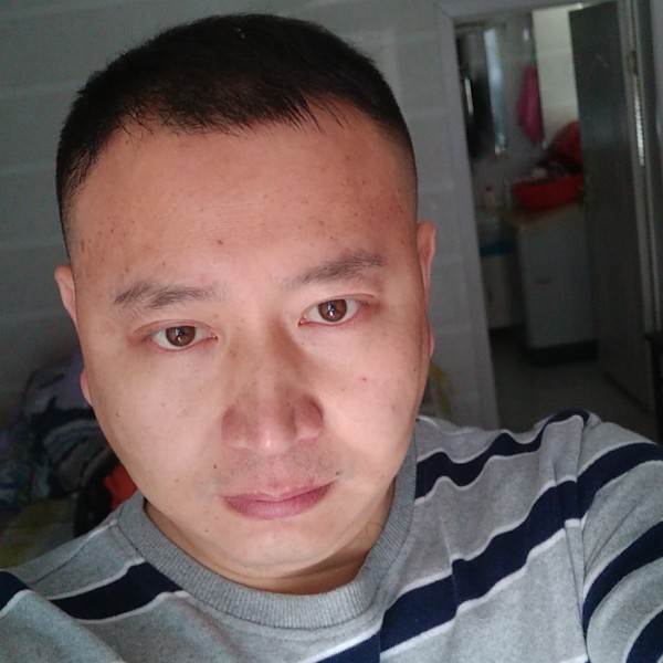 开拖拉机去逛街的照片
