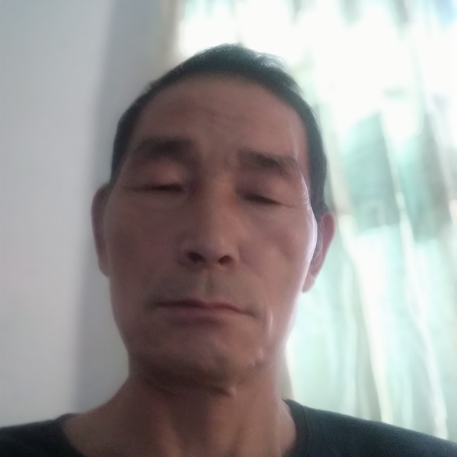 若实人的照片