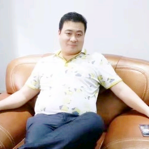 神勇保卫大象的照片
