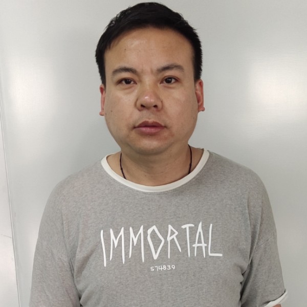 月亮苦恋尊敬的照片