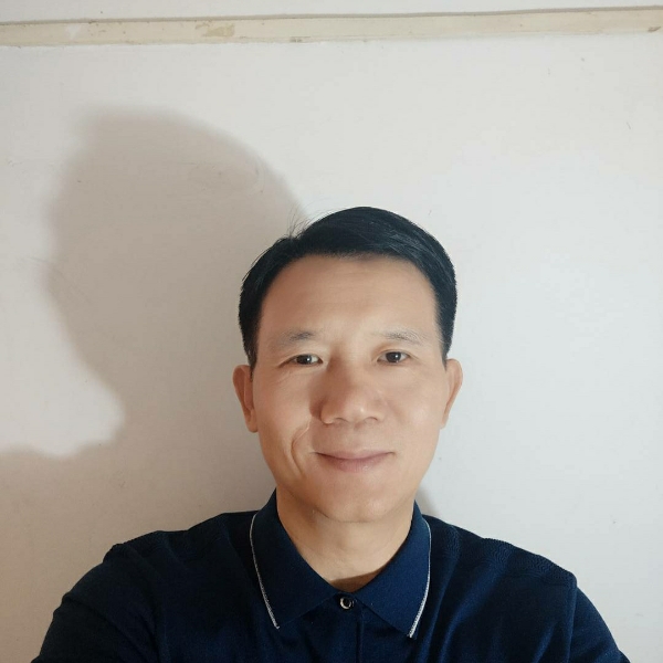 半夏那英俊的照片