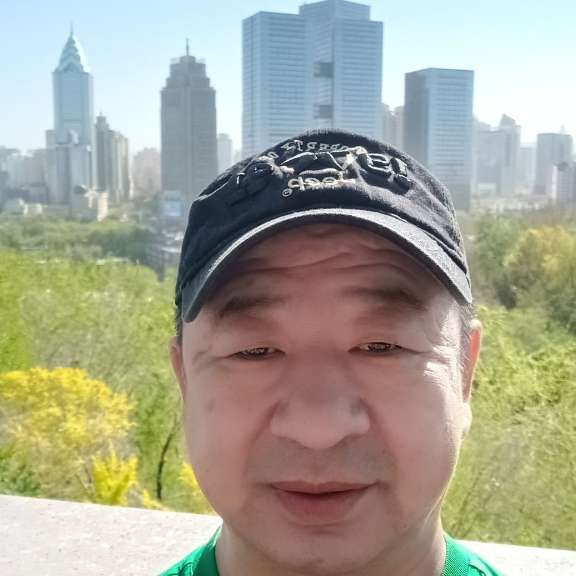 冷傲凝眸红尘的照片