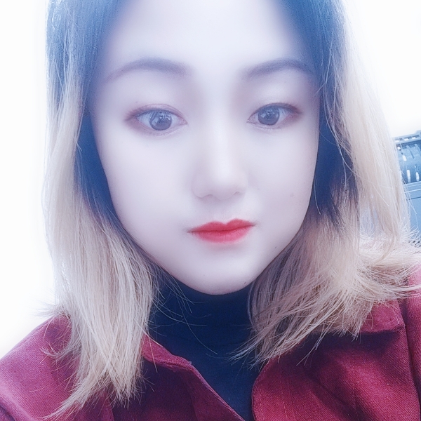 隐忍挽手绿茶的照片