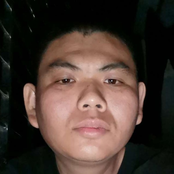 勤恳爱口红的照片