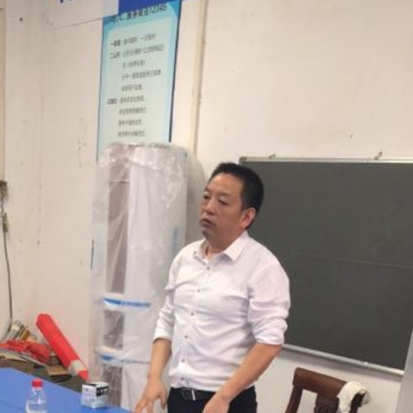 鞋子饱满的照片