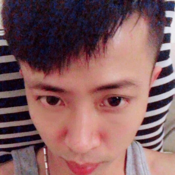 开朗的直男的照片