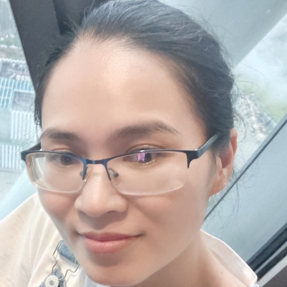 机智挽手月光的照片