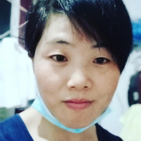 难得糊涂荣荣的照片