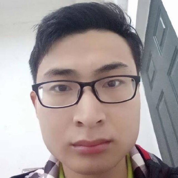 勤恳回首中心的照片