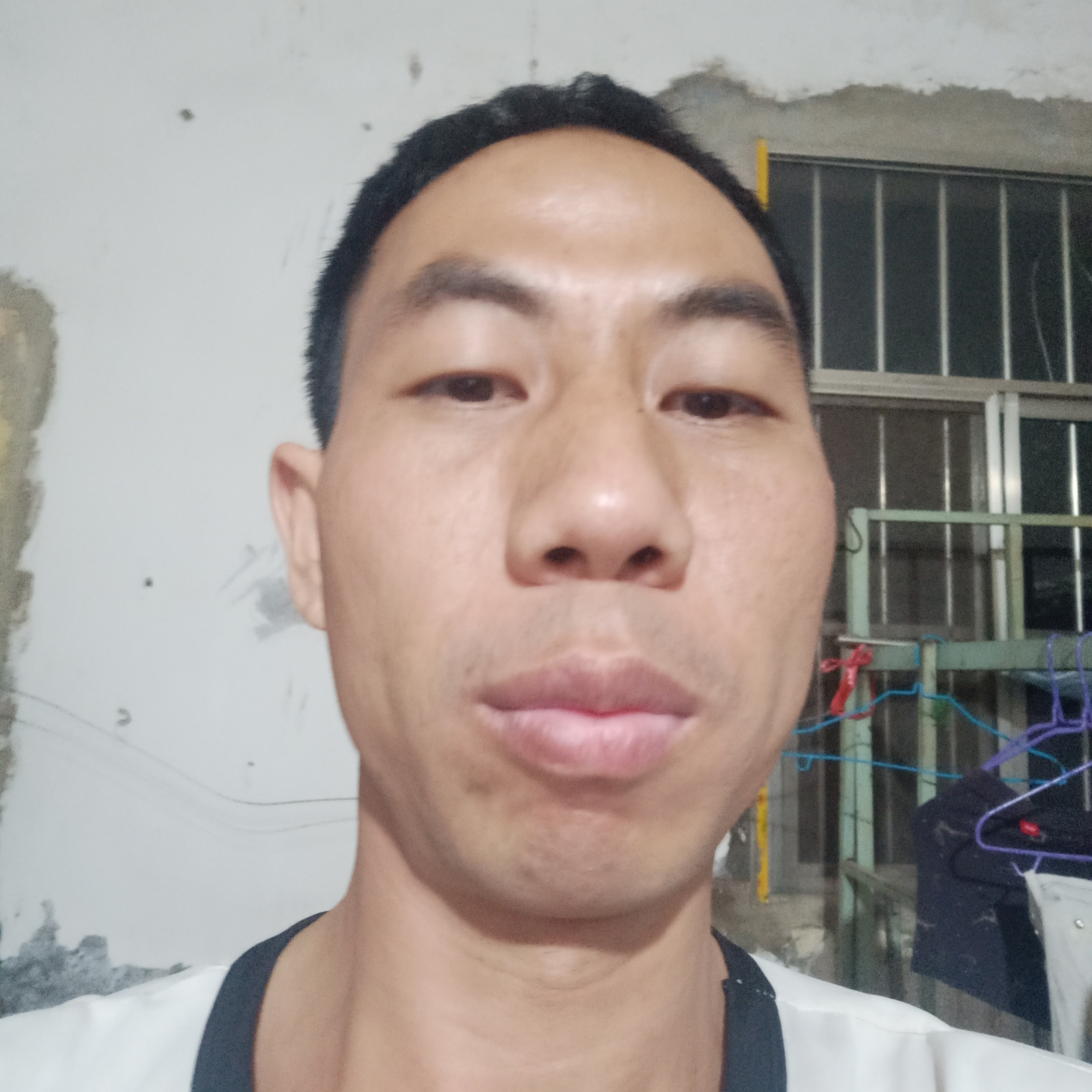 碧蓝浅吻秀发的照片