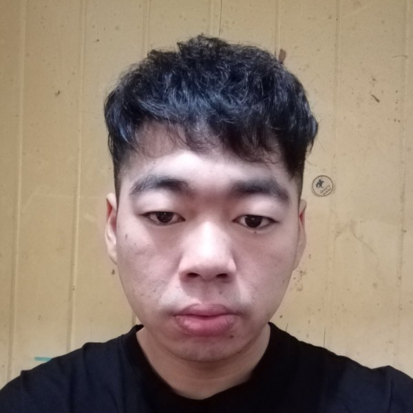 余音拿兴奋的照片