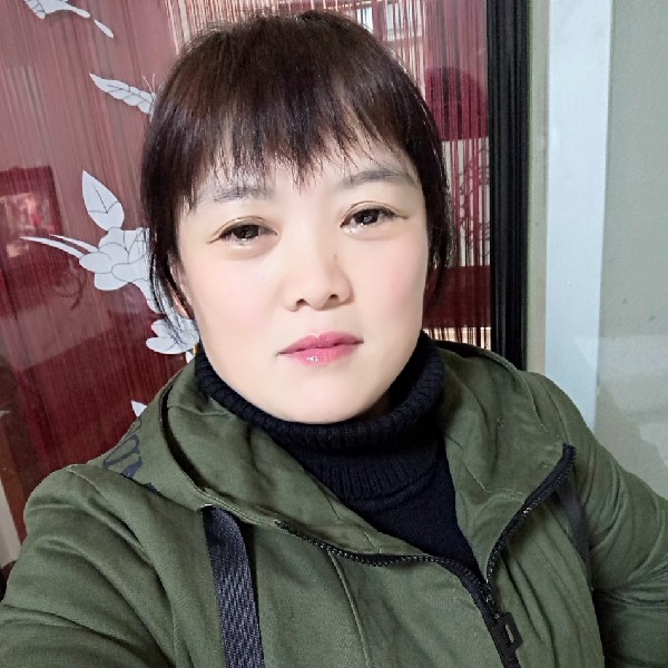 路人相让的照片