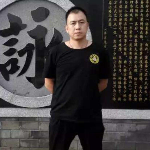 B坚的照片