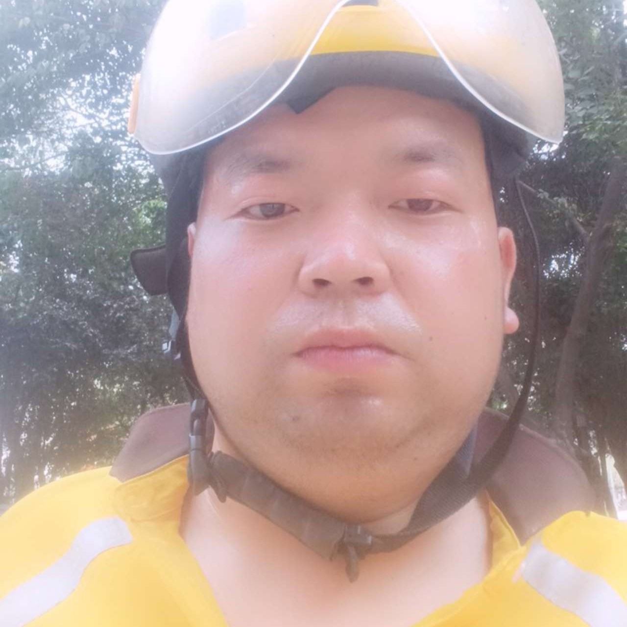 嚓茶的妖娆的照片