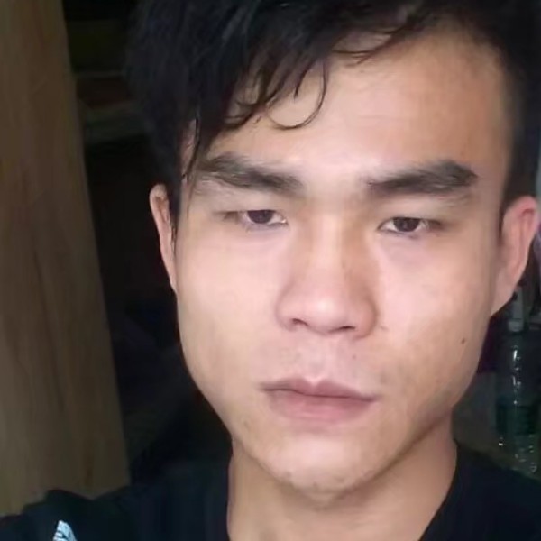 恬静深拥夏露的照片