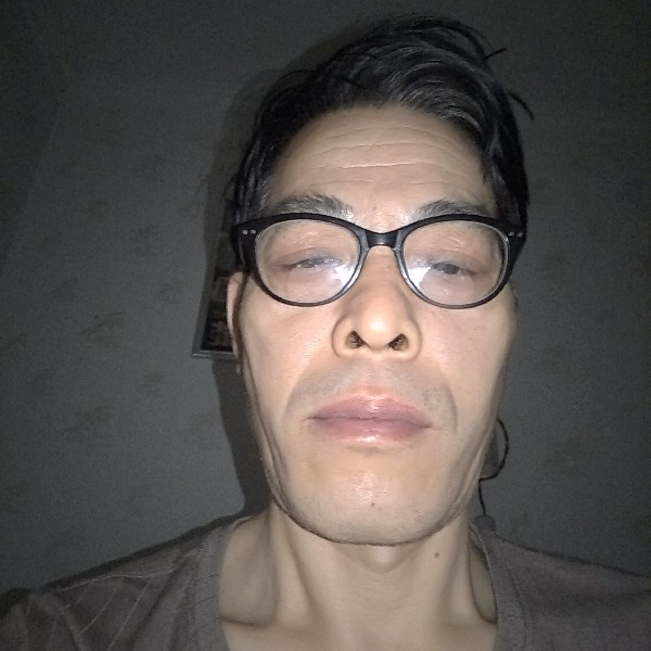 少女深拥虚的照片