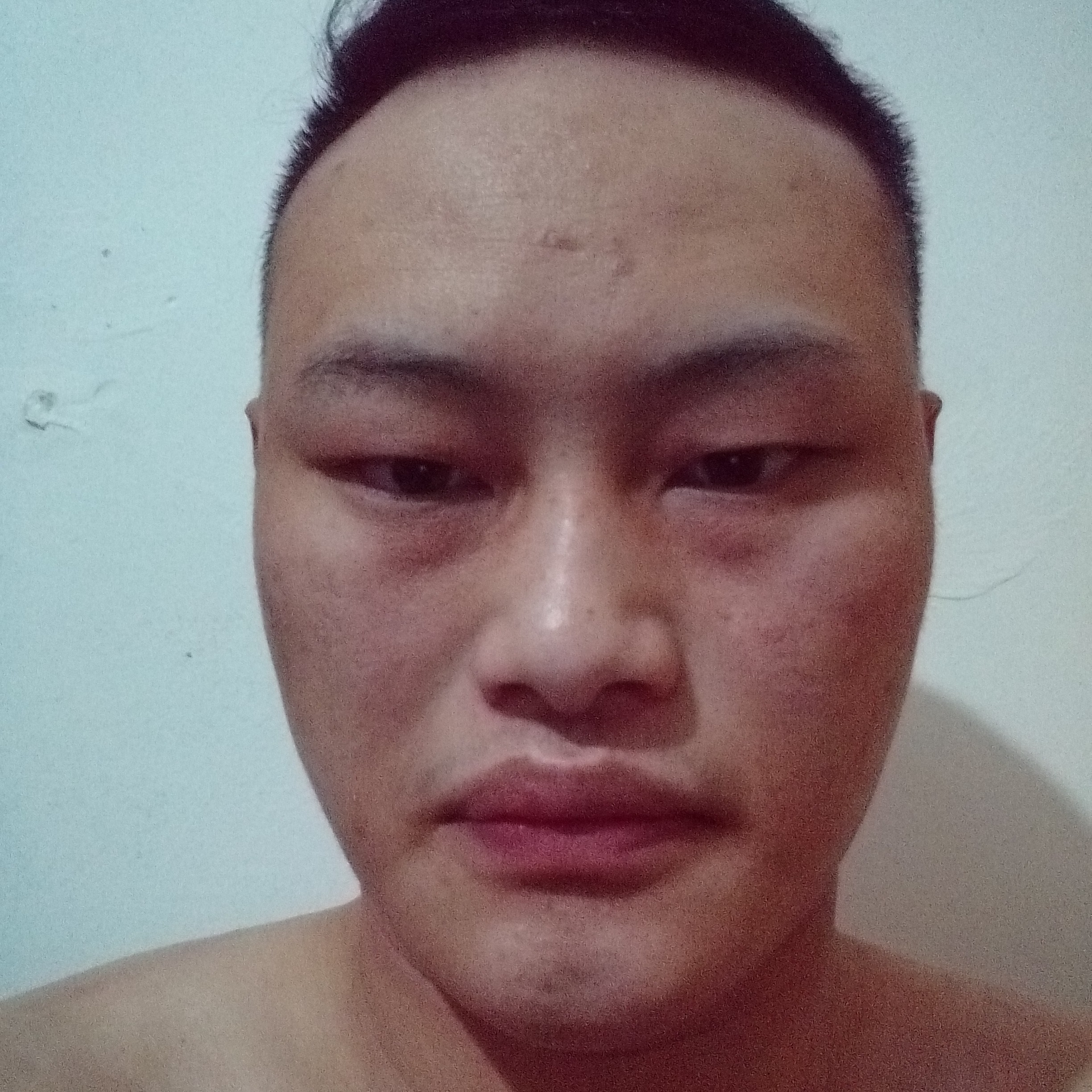 伤心泪笑的照片