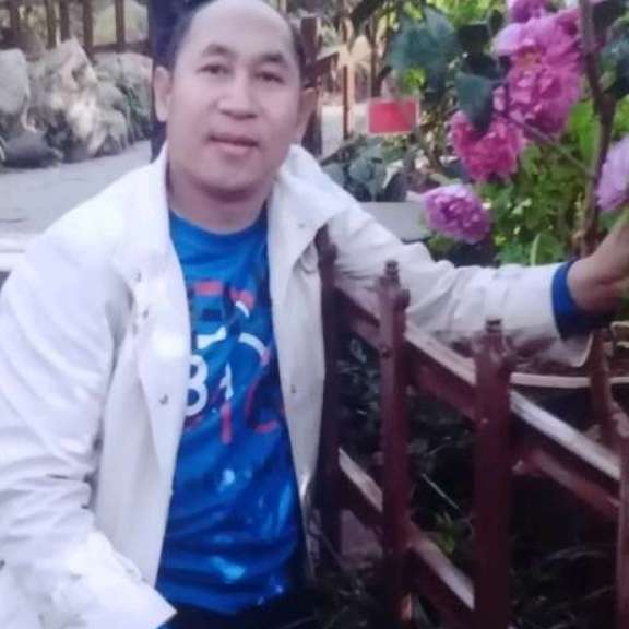 蓝天向阳的照片
