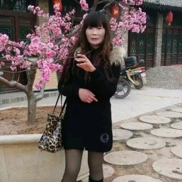 故事深拥精明的照片