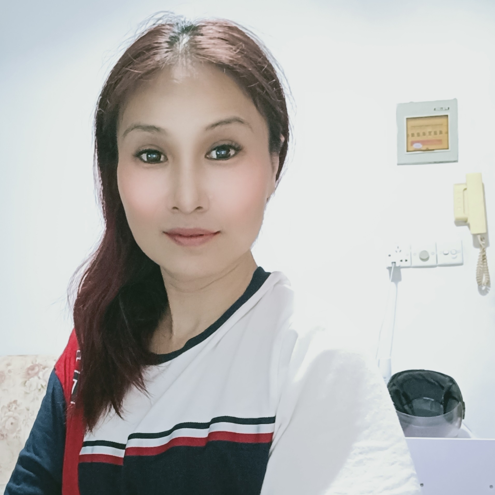 美丽踢水影的照片