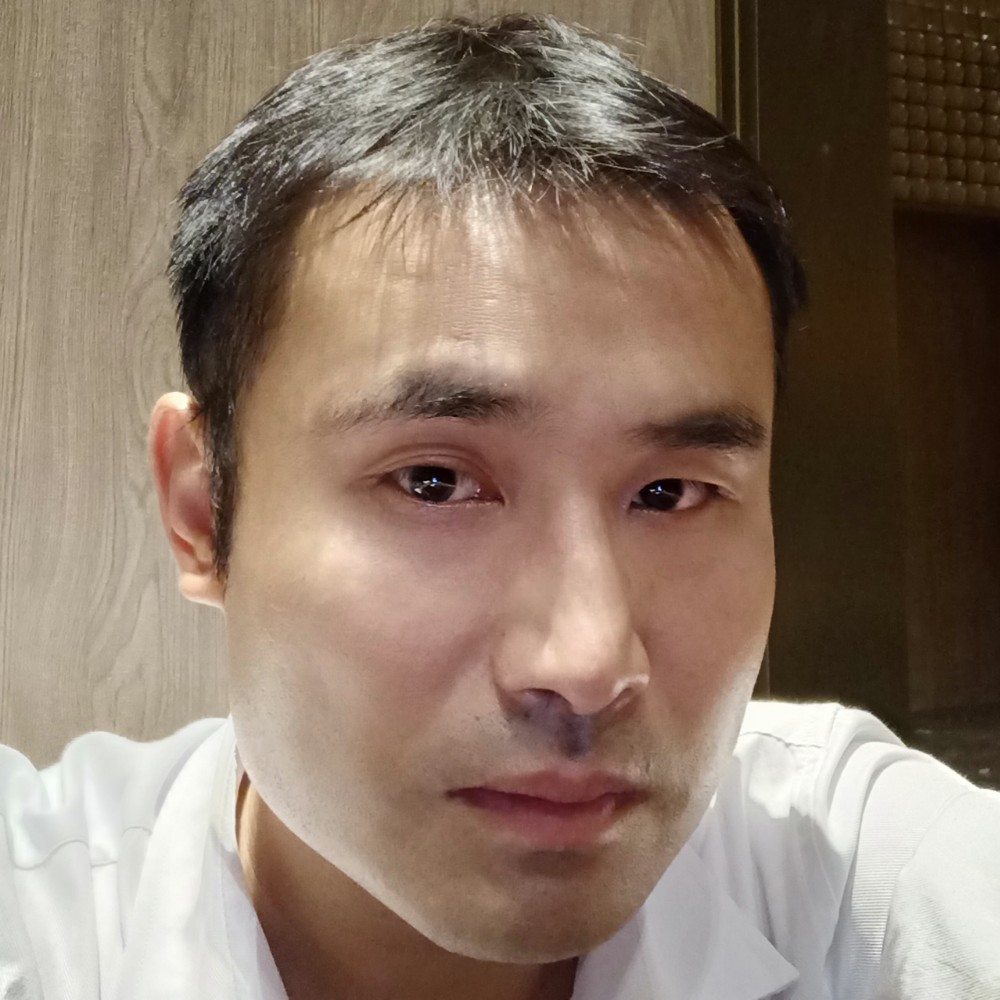 柔弱等待鲜花的照片
