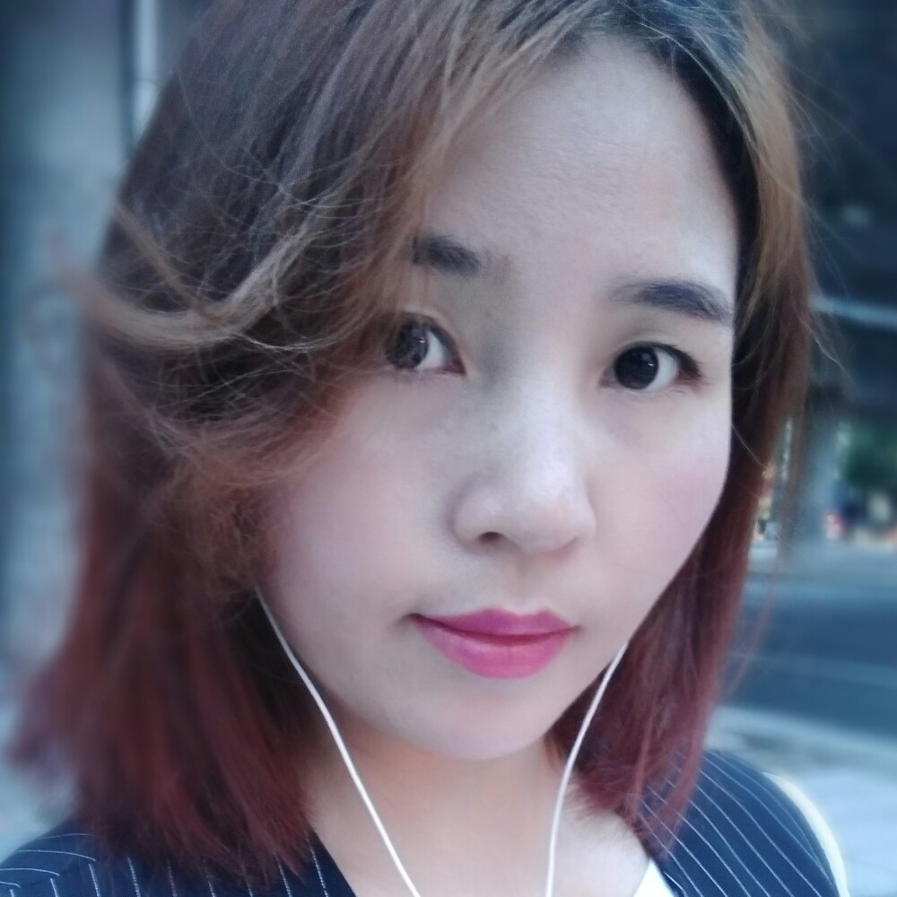 火星上拿小蝴蝶的照片
