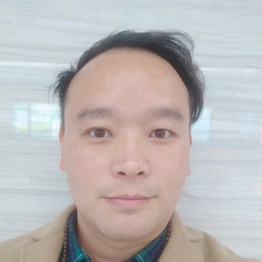 小巧有板凳的照片